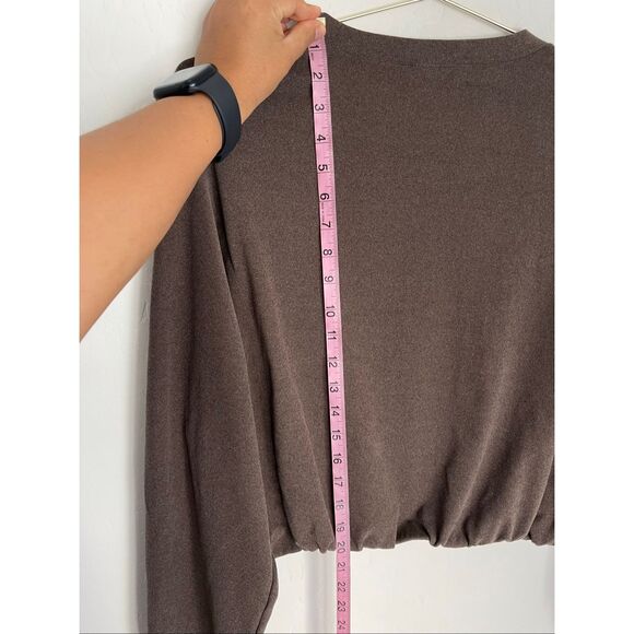 EBB & FLOW Yoga Cropped Top Size Medium - Picture 4 of 6